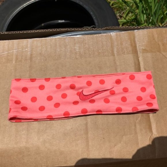 Nike Accessories - Nike salmon headband with polka dots